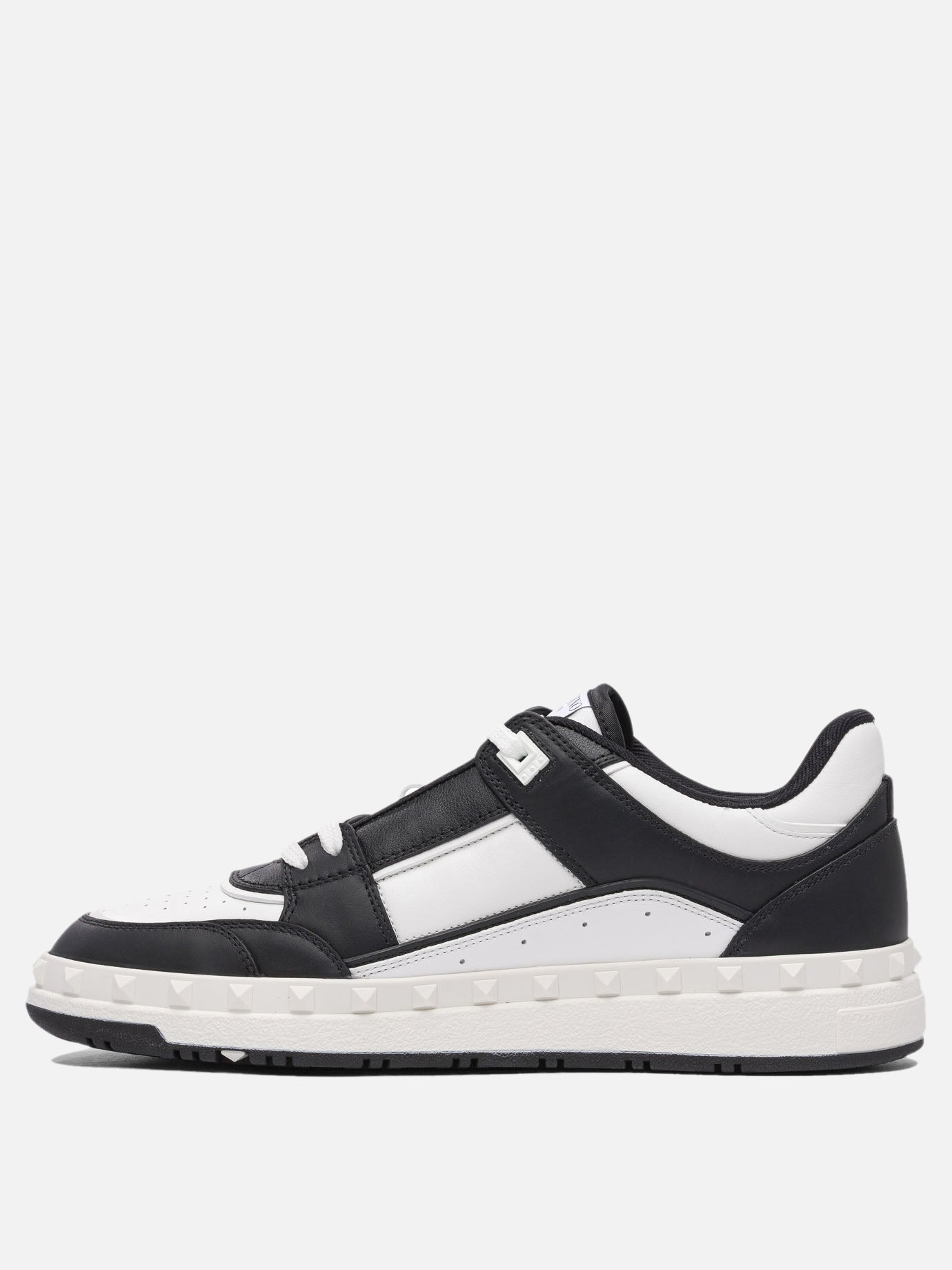 Low top sneakers 100% leather - 100% rubber  Black - Valentino Garavani Men | PDP | VIETTI Online Store | Zoom-Modal_3
