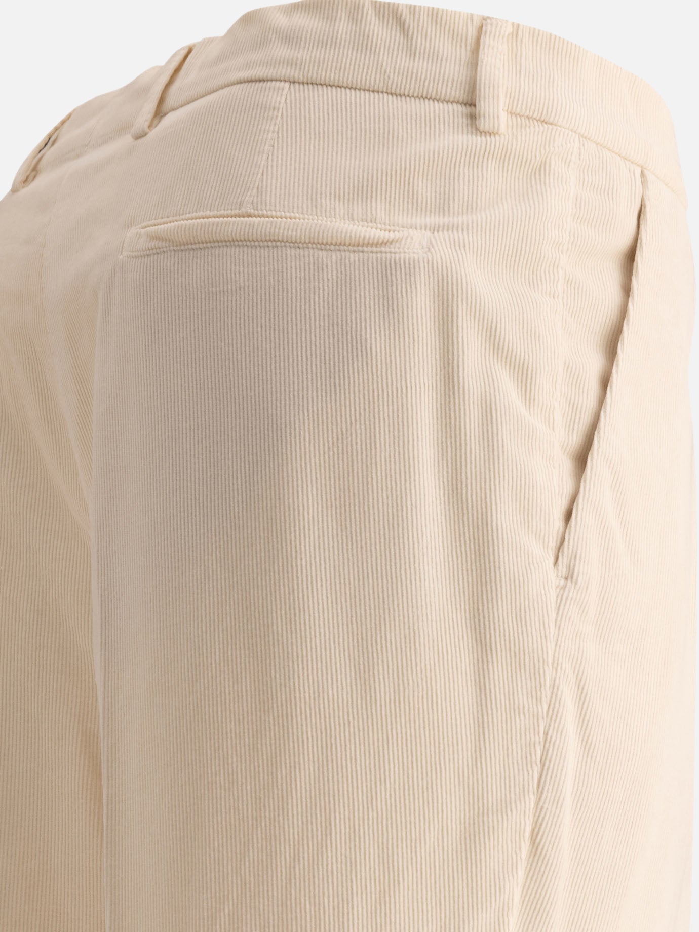 Garment-dyed leisure fit trousers with pleats