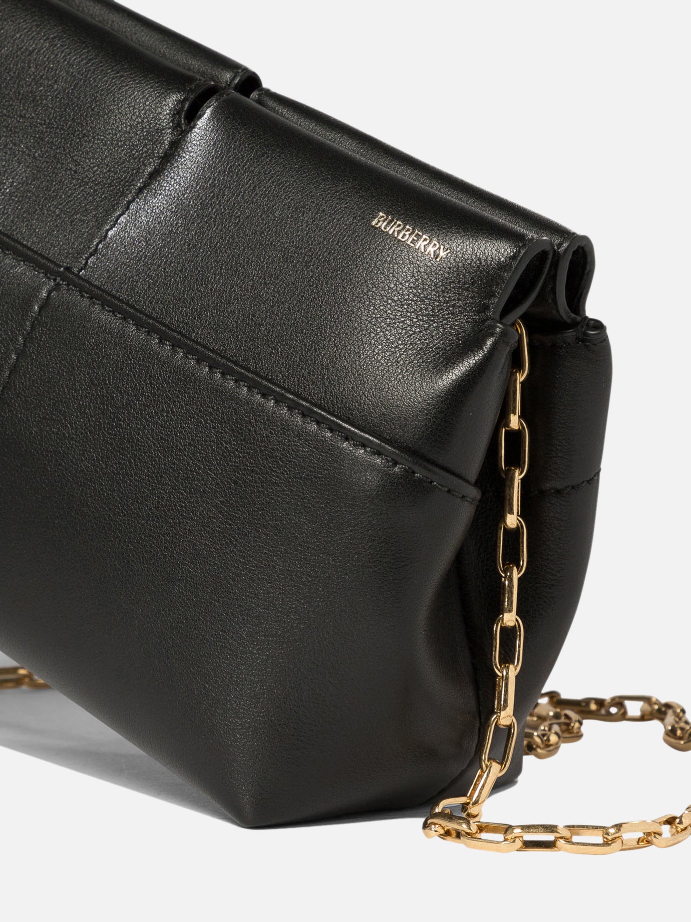 "Snip" crossbody bag with chain